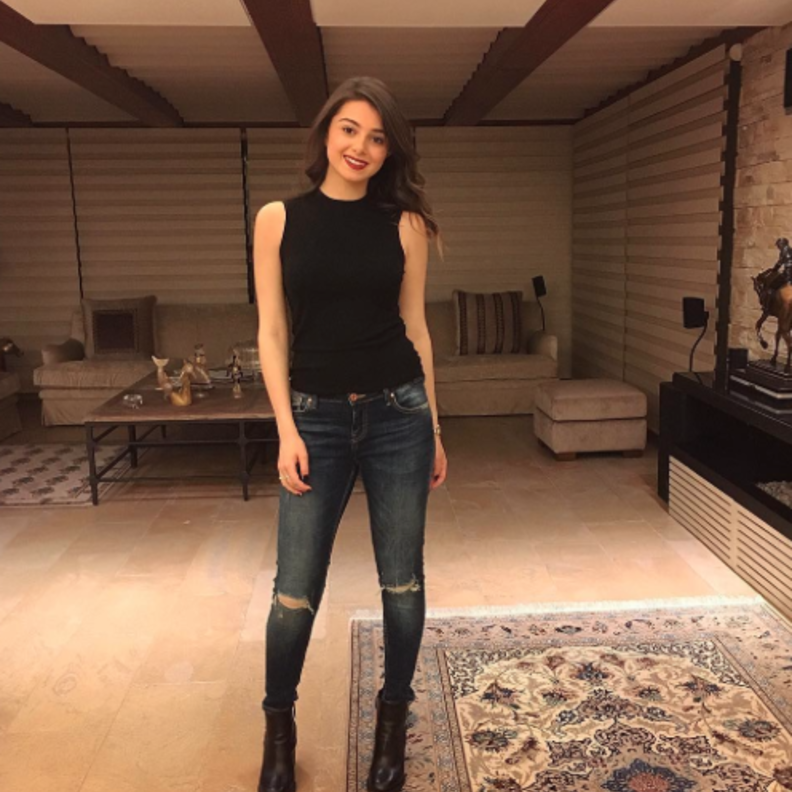 هذا الستايل مناسب لقوام ماريتا وسنها