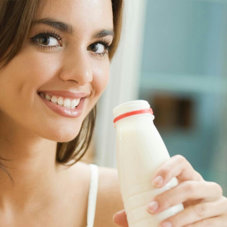 هل تناول كوب اللبن يوميا قبل النوم مفيد 