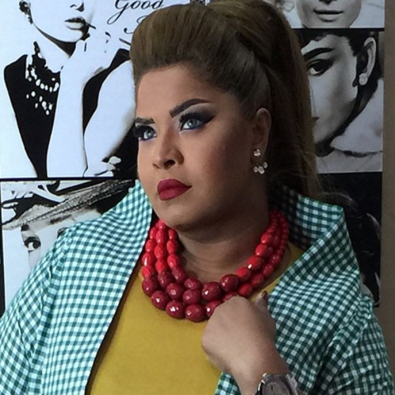 هيا الشعبي..واطلالة متداخلة الألوان