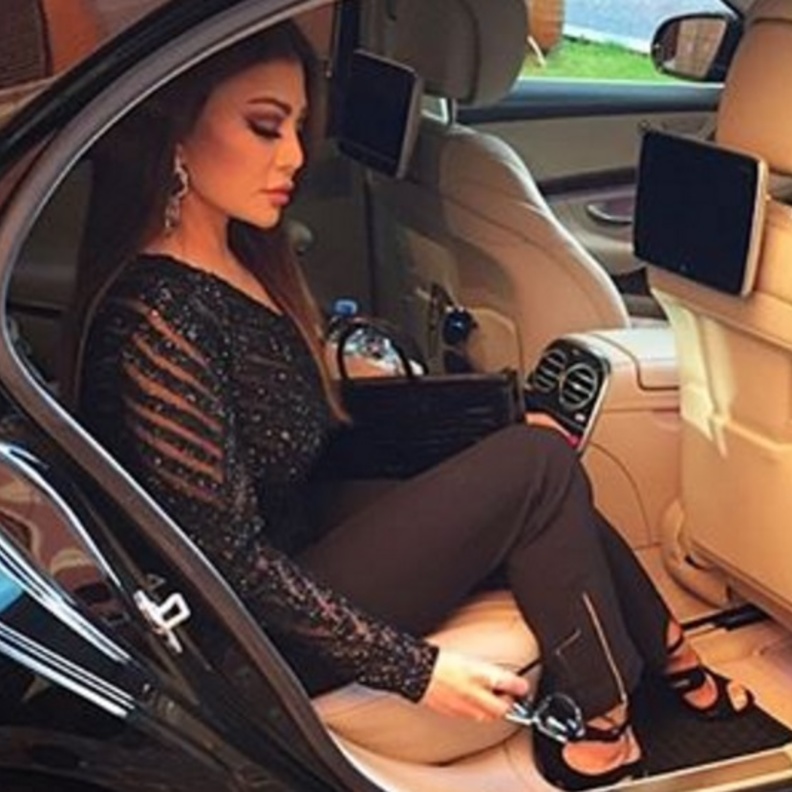 هيفاء وهبي اختارت موضة الجمبسوت jumpsuit بتوقيع المصمم العالمي ايلي صعب Elie Saab