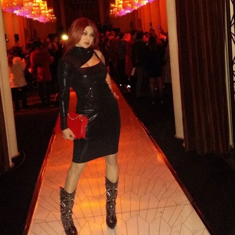 هيفاء وهبي تخطف الأنظار بفستان جلدي قصير