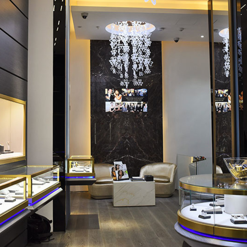 وتتمتّع صالة العرض الجديدة بموقع استراتيجي في أفخم شوارع التسوّق في العاصمة اللبنانية