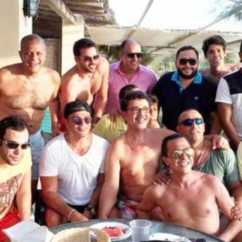 وسيلفى النجوم حول مائدة الإفطار