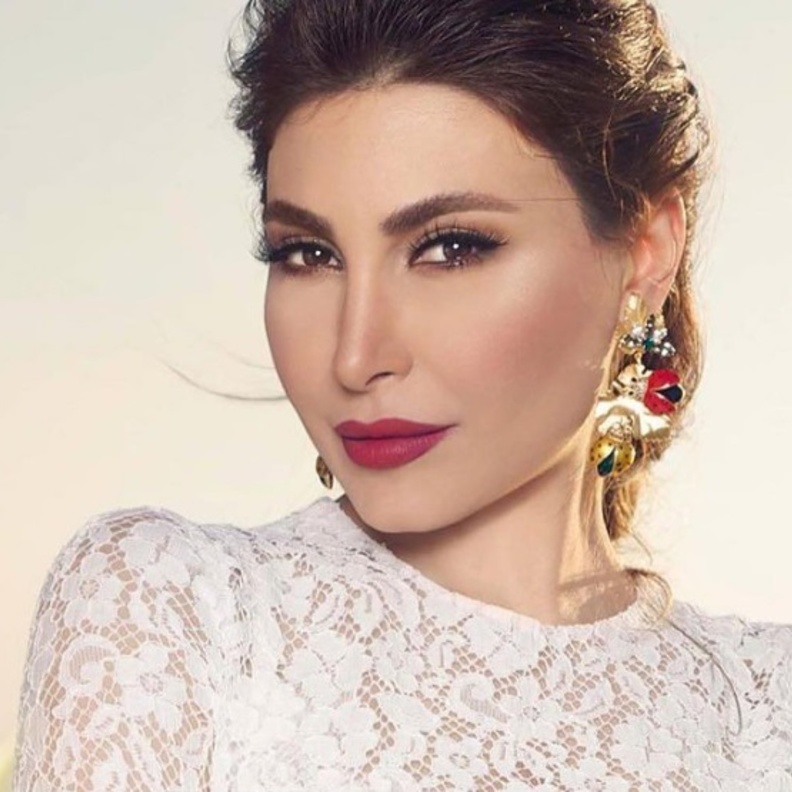 يارا تختار مكياج لبناني ناعم مع أحمر الشفاع القوي