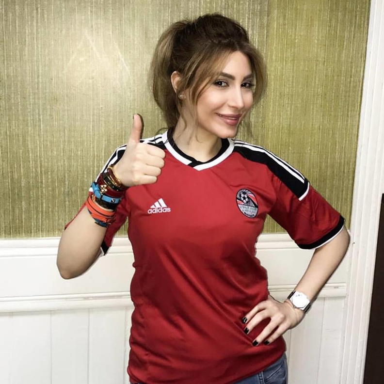 يارا بقميص المنتخب المصري