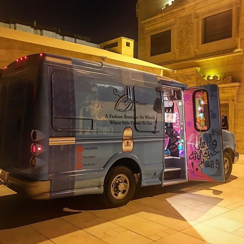 يمكنك التسوق داخل منزلك مع قافلة Dee Bazaar في الرياض - تصوير المدونة NSR Lifestyle