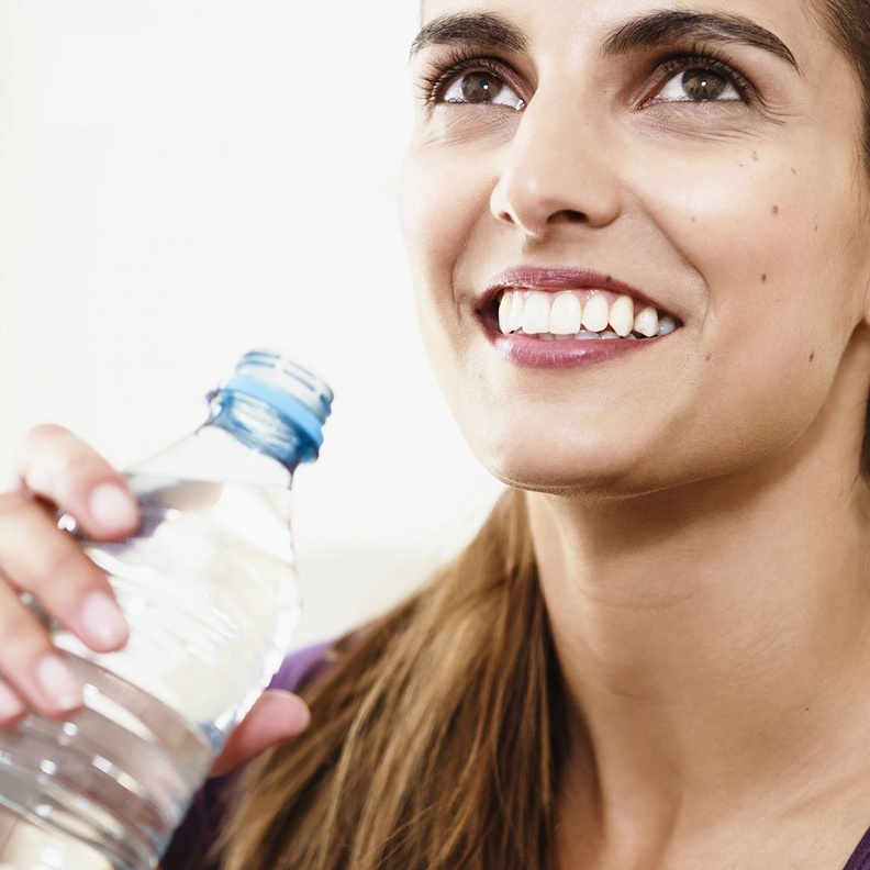 ينصح بشرب الكثير من الماء مع رجيم اتكنز