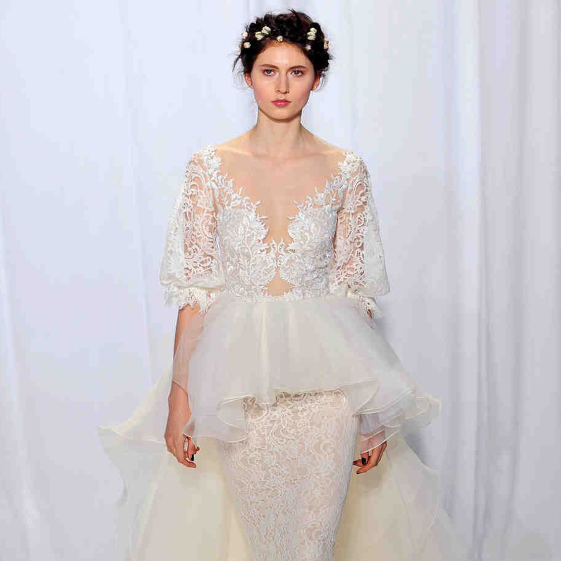 فستان زفاف بقصة البيبلوم من ريم عكرا Reem Acra