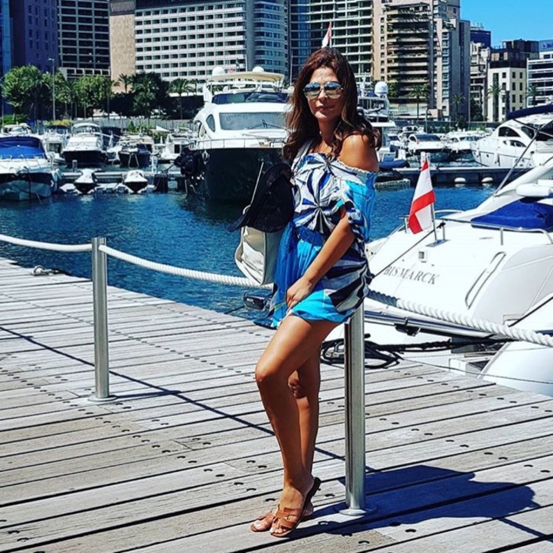 ايليسا باطلالة صيفية كاملة