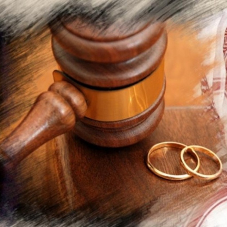 عمل المرأة  أحد أهم أسباب الطلاق في السعودية