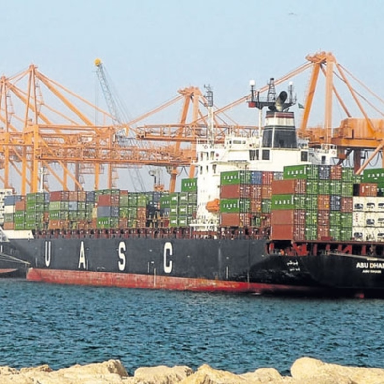 ميناء الملك عبدالعزيز بالدمام 