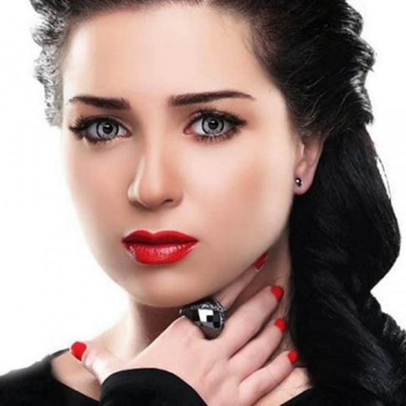 مي عز الدين 