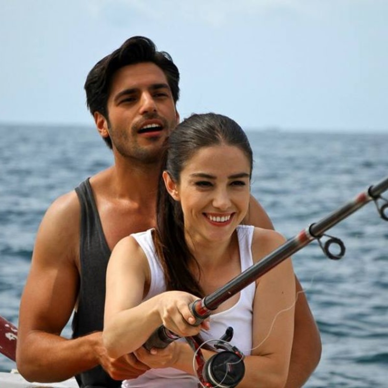 مشهد من مسلسل موسم الكرز