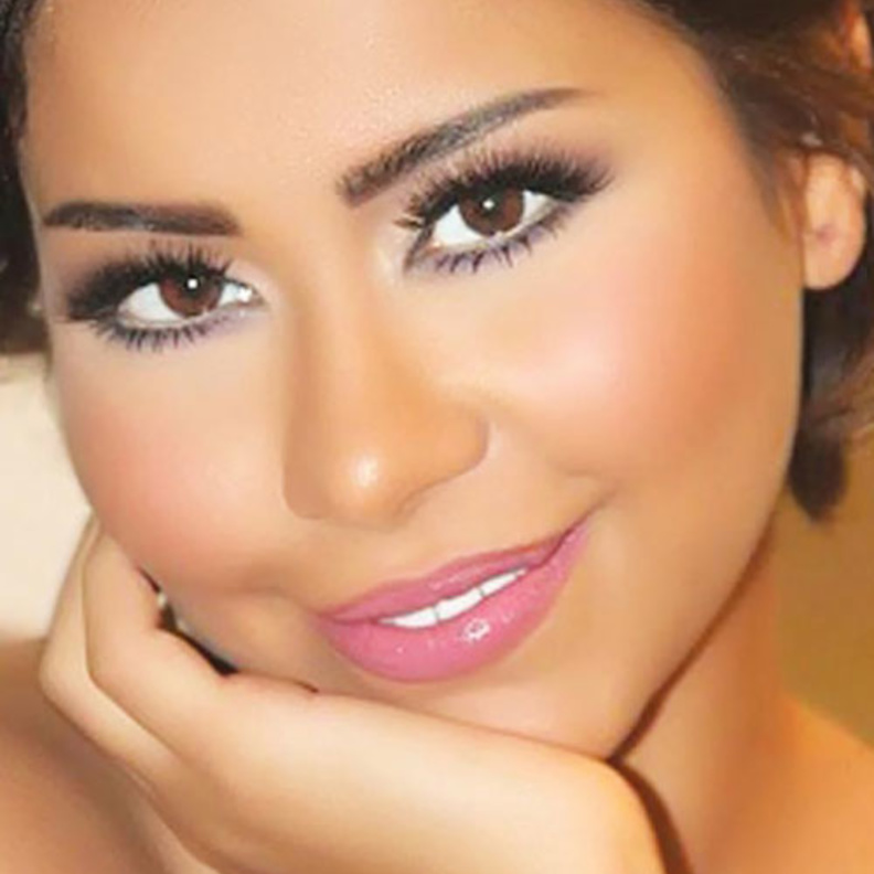 شيرين عبدالوهاب في لحظة دافئة مع اسرتها