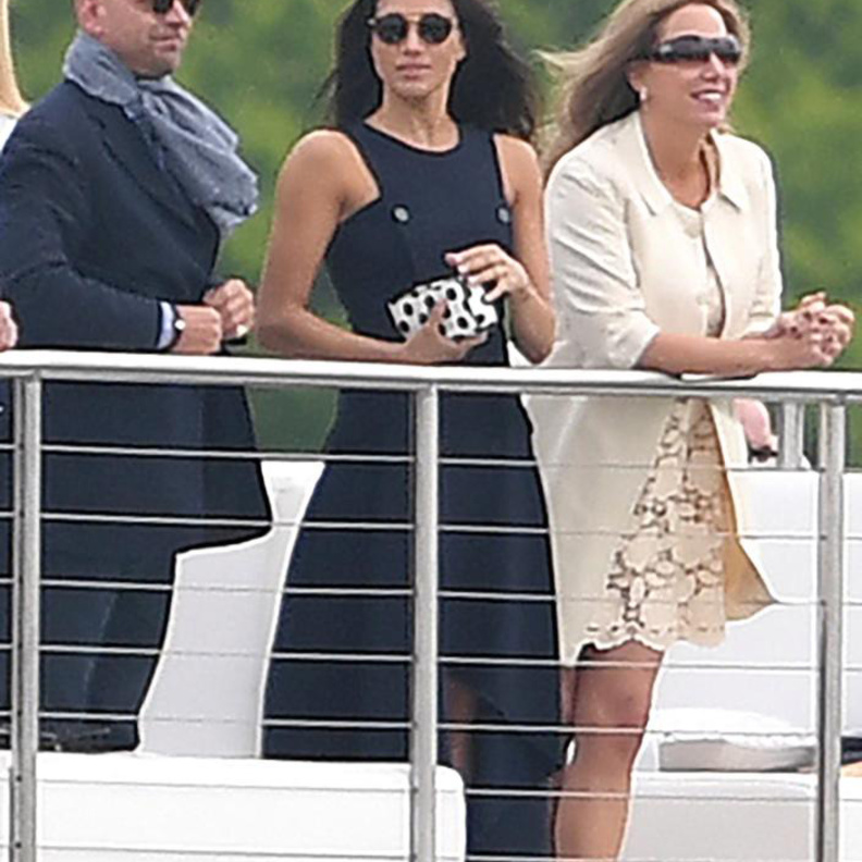 ميغان ماركل ‏Meghan Markle‏ تختار فستان أسود كلاسيكي من توقيع دار أنطونيو بيراردي ‏ANTONIO BERARDI