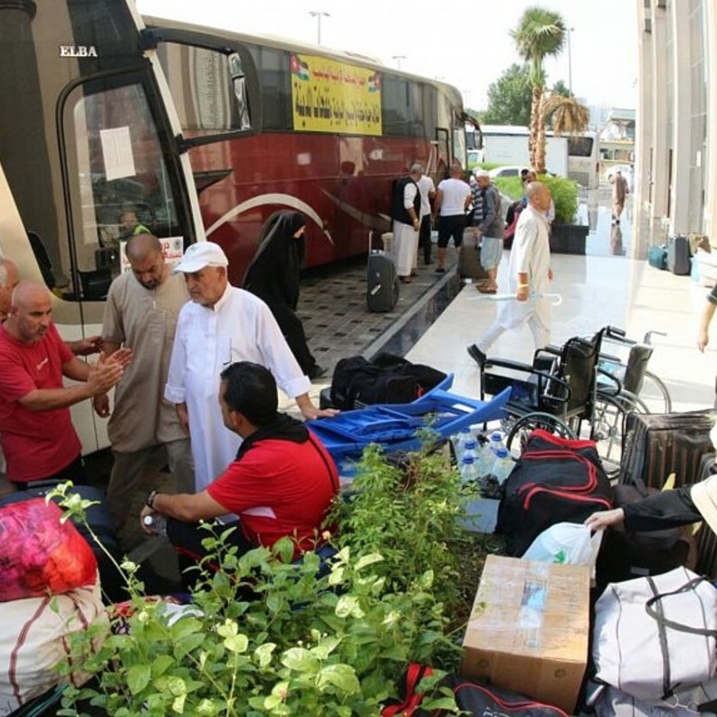 الحجاج أثناء الإستعداد  للمغادرة