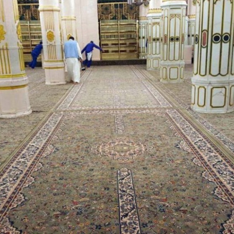 العامل محمد نصير أمضى 30 عاما في خدمة المسجد النبوي الشريف