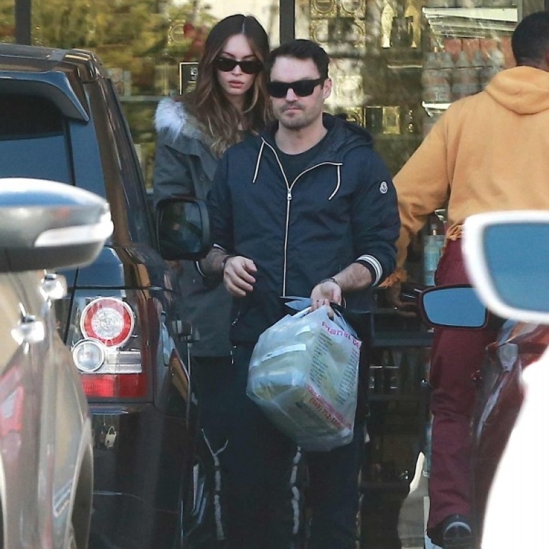 بالصور: ميغان فوكس وبريان أوستن يتسوقان في Planet Beauty