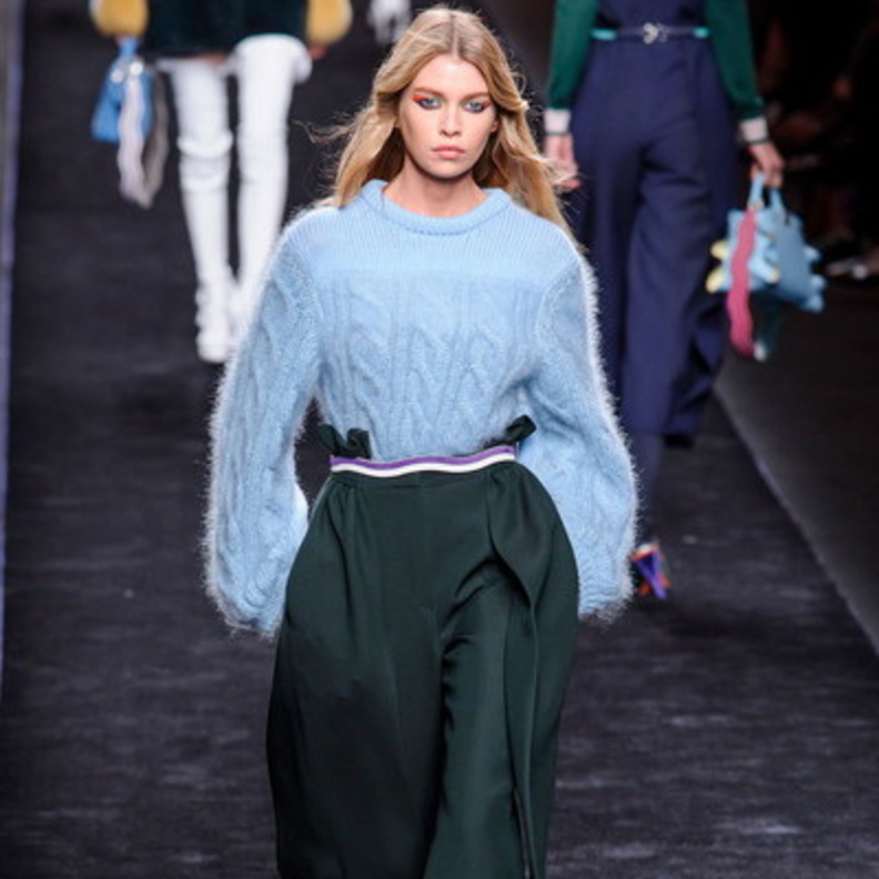 Fendi بنطلون عصري وغريب من