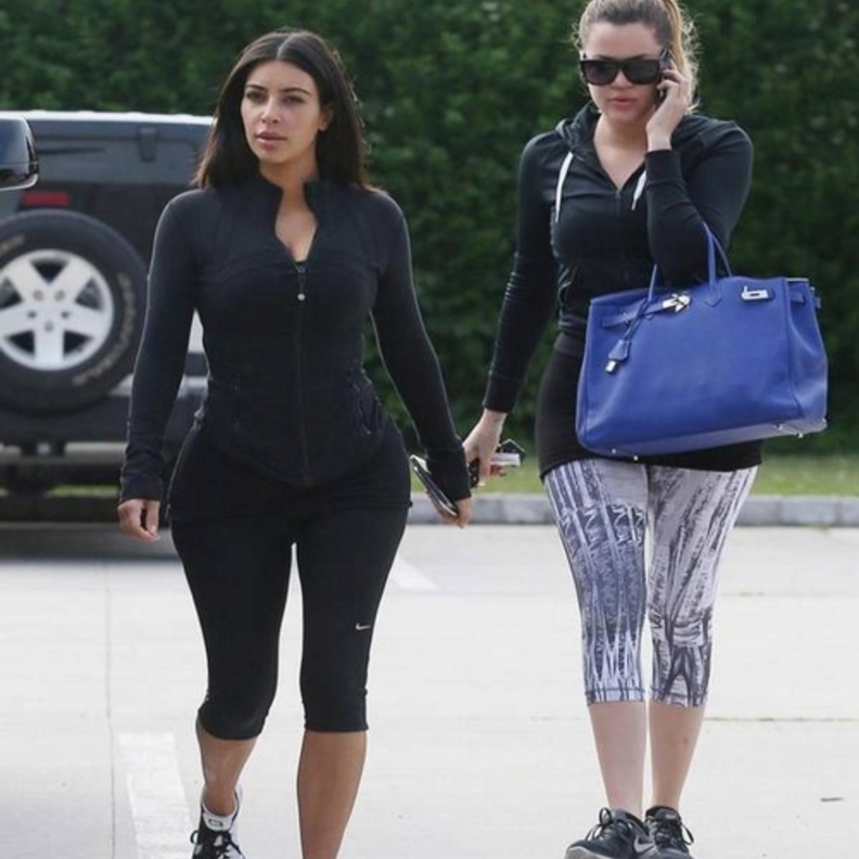  كيم كردشيان وشقيقتها كلوي بستايل رياضي