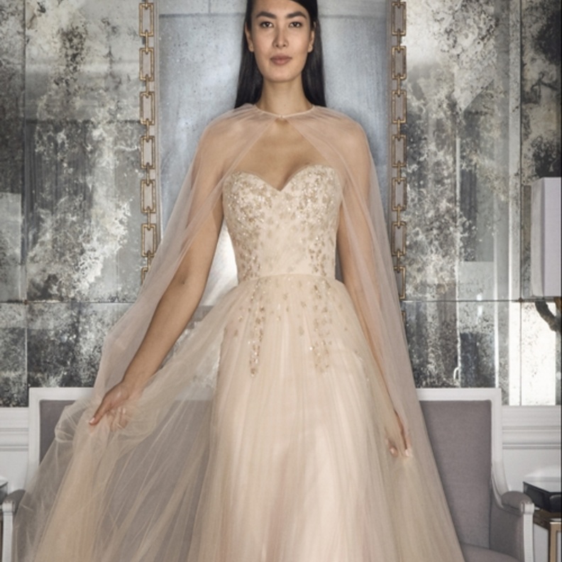 مجموعة "رومونا كيفيزا" لفساتين العرس لخريف وشتاء 2016-2017