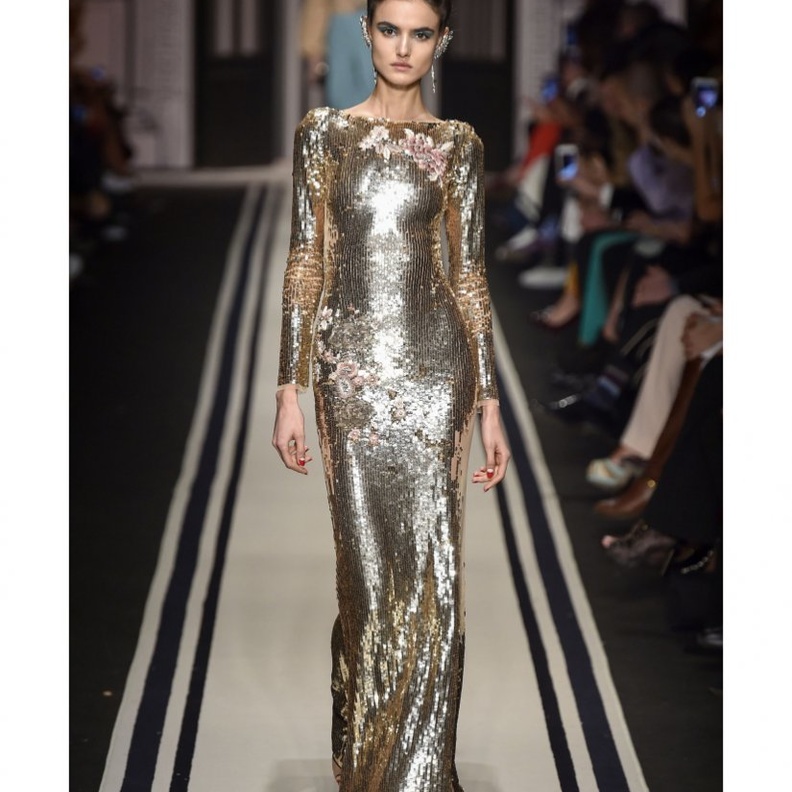 فستان ذهبي بالأكمام الطويلة من بوتيغا فينيتا