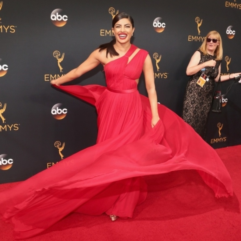  بريانكا شوبرا Priyanka Chopra في فستان من Jason Wu