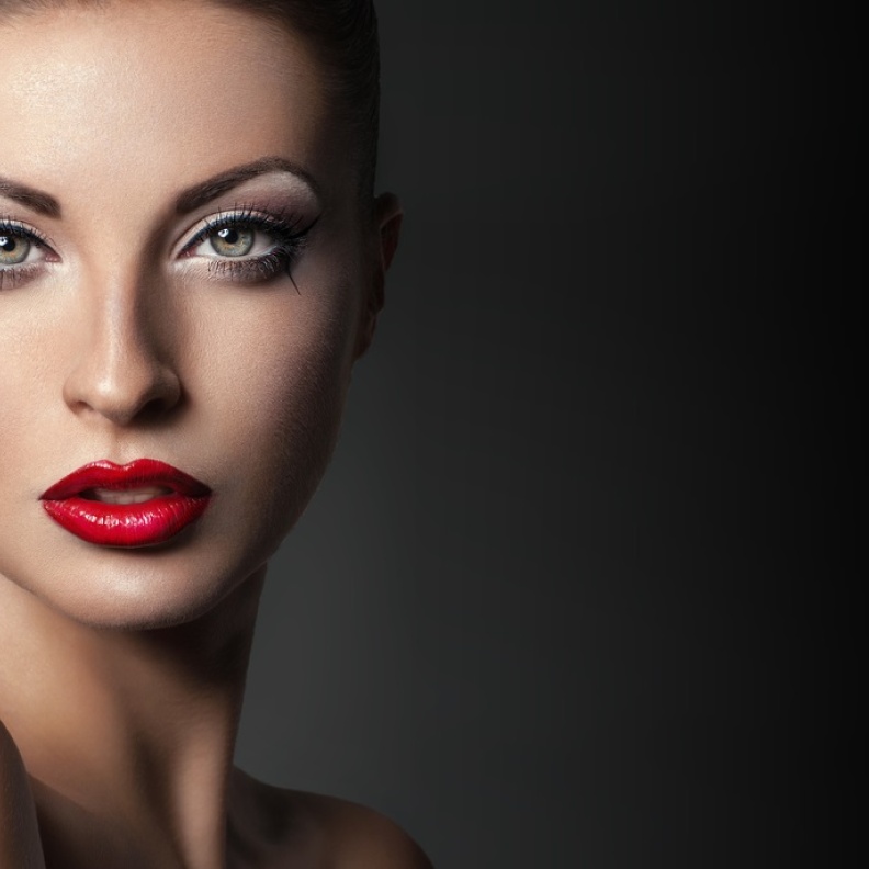 هل ستنتهي موضة اللون الأحمر في المكياج؟