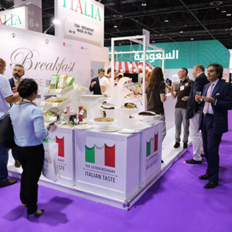 ركن الوكالة الإيطالية للتجارة خلال مهرجان المأكولات المتخصصة