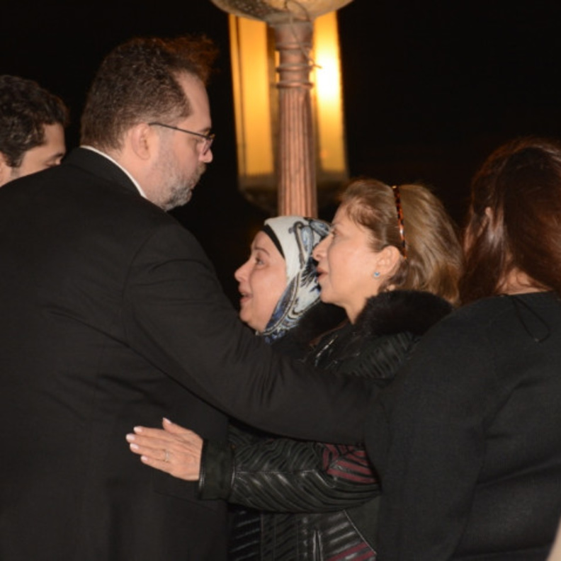 أسرة نرو الشريف في عزاء محمود عبد العزيز