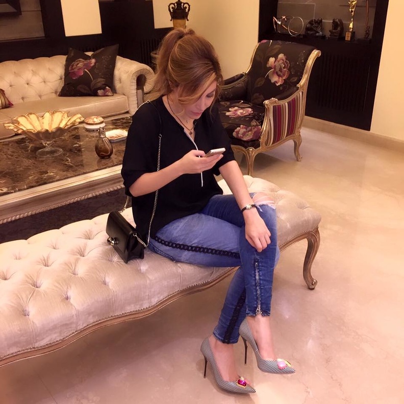 الفنانة يارا داخل منزلها