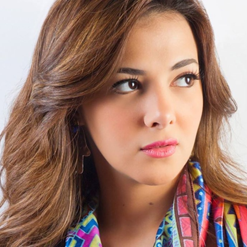 الفنانة دنيا سمير