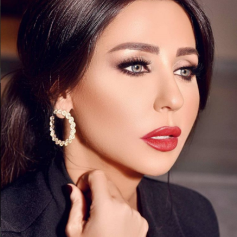 رابعة الزيات تعرب عن اعجابها بشخصية انجلينا جولي