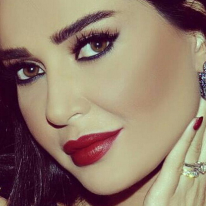 سارة الهاني تستخدم نفس اسلوب مكياج هيفاء وهبي