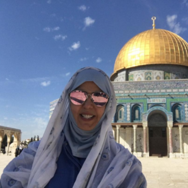 فجر السعيد خلال زيارتها القدس