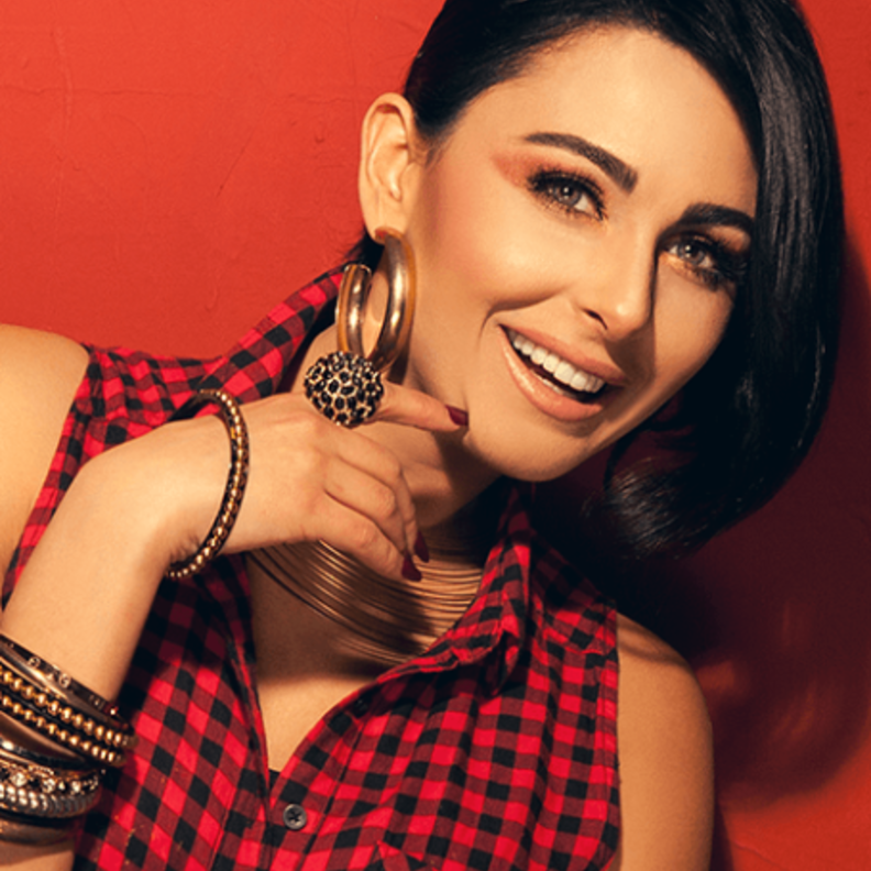 الفنانة الاردنية ميس حمدان في احدى جلسات التصوير لها