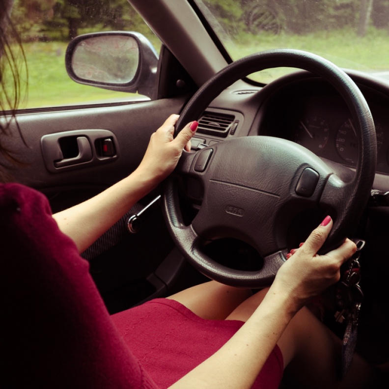 بريطانية تخفق طوال 14 عاماً بإختبار قيادة السيارات!