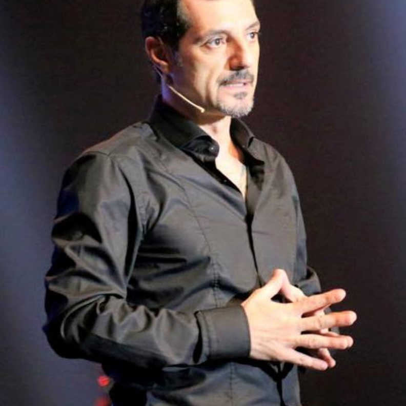 عادل كرم يسخر في برنامجه هيدا حكي من احلام