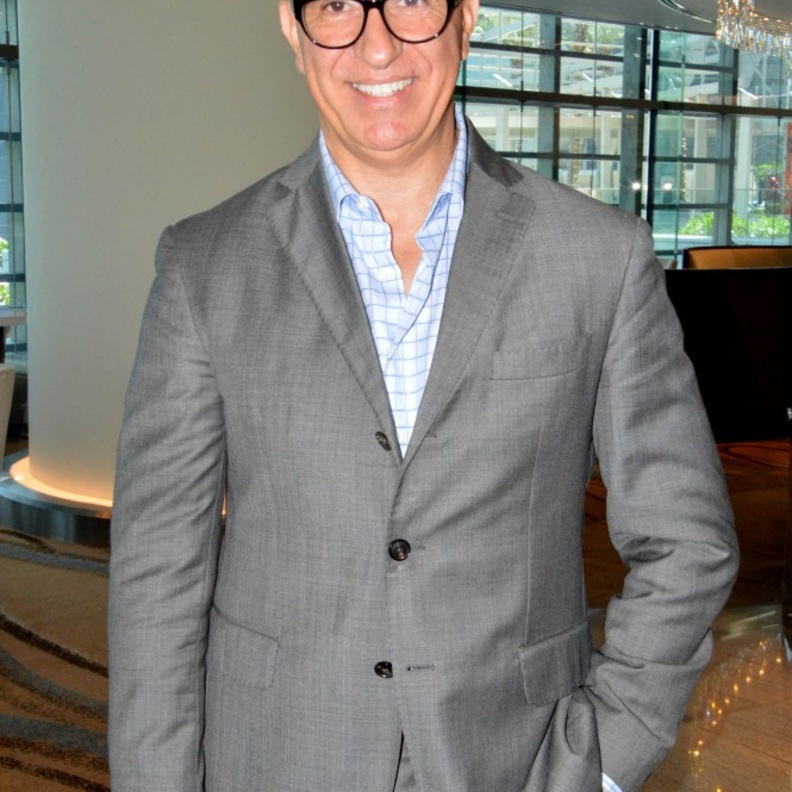 1- لويجي مدير عام الفندق