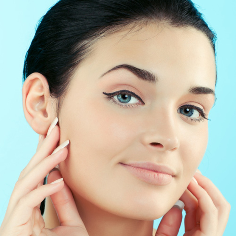 التجاعيد تبدأ بالتسلل الى البشرة بعد عمر ال 25