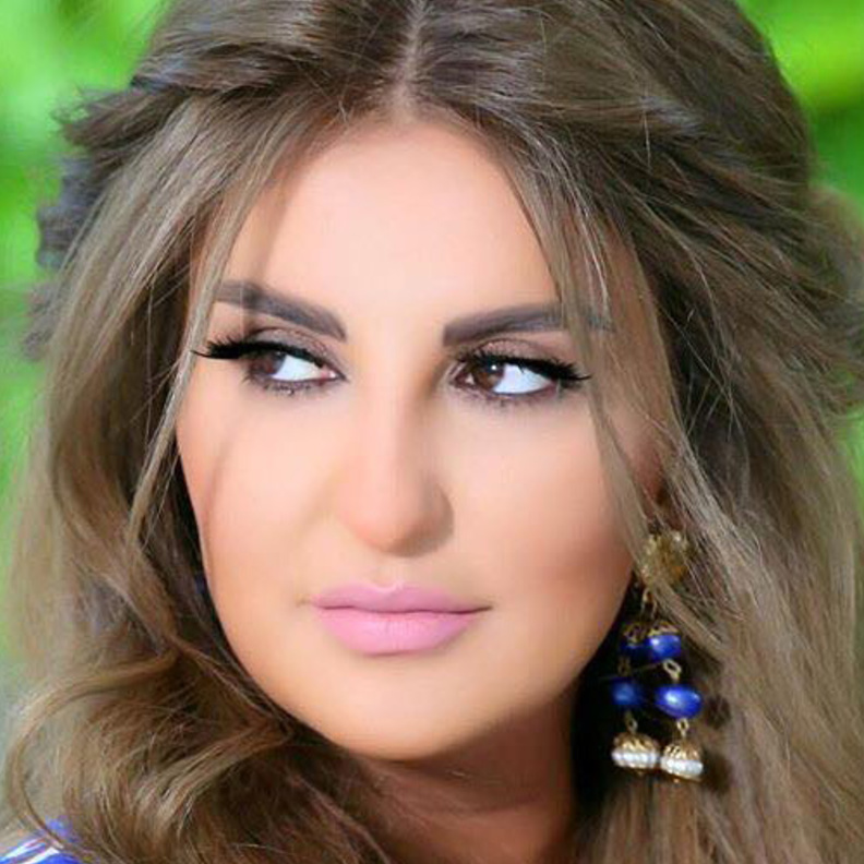 شذى حسون متلألئة بأفرول ذهبي