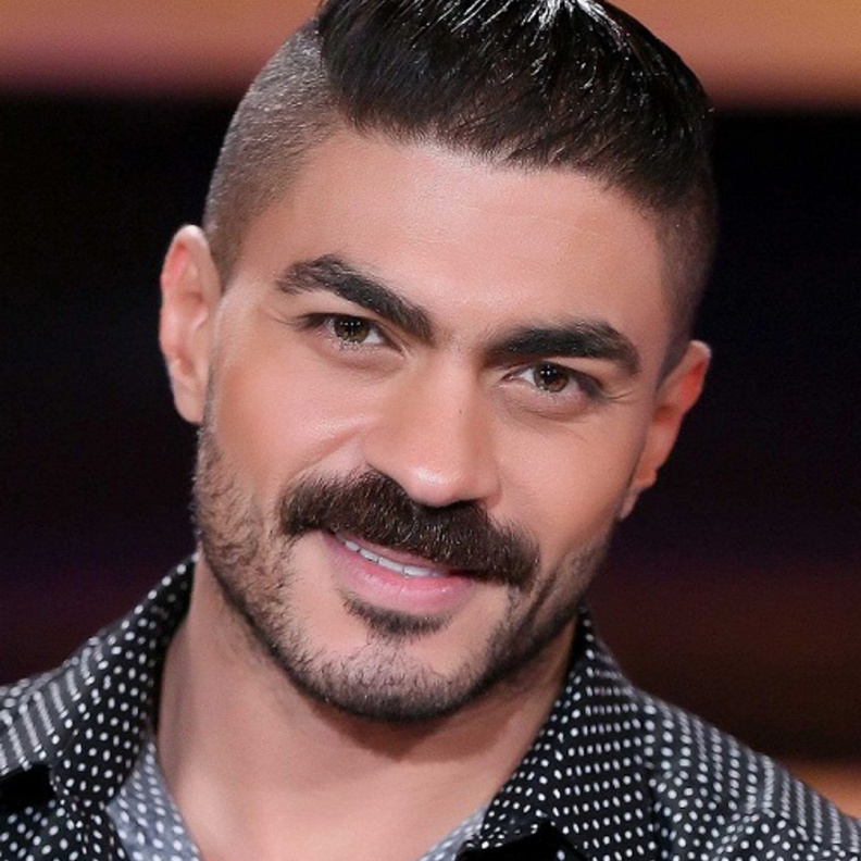 خالد سليم ينشر هذه الصورة مع زوجته على موقع انستقرام