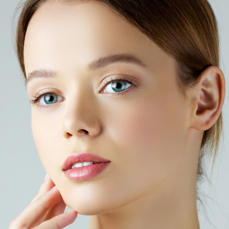 علينا التنويع في اوضاع نومنا تلافيا من الضغط على البشرة باتجاه واحد