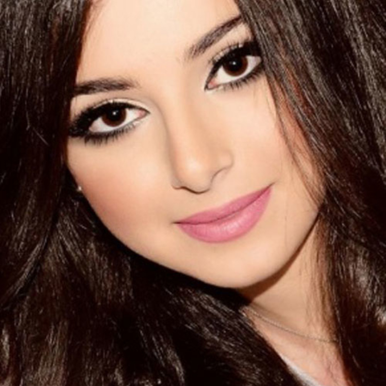 ماريتا تقود سيارتها الجديدة