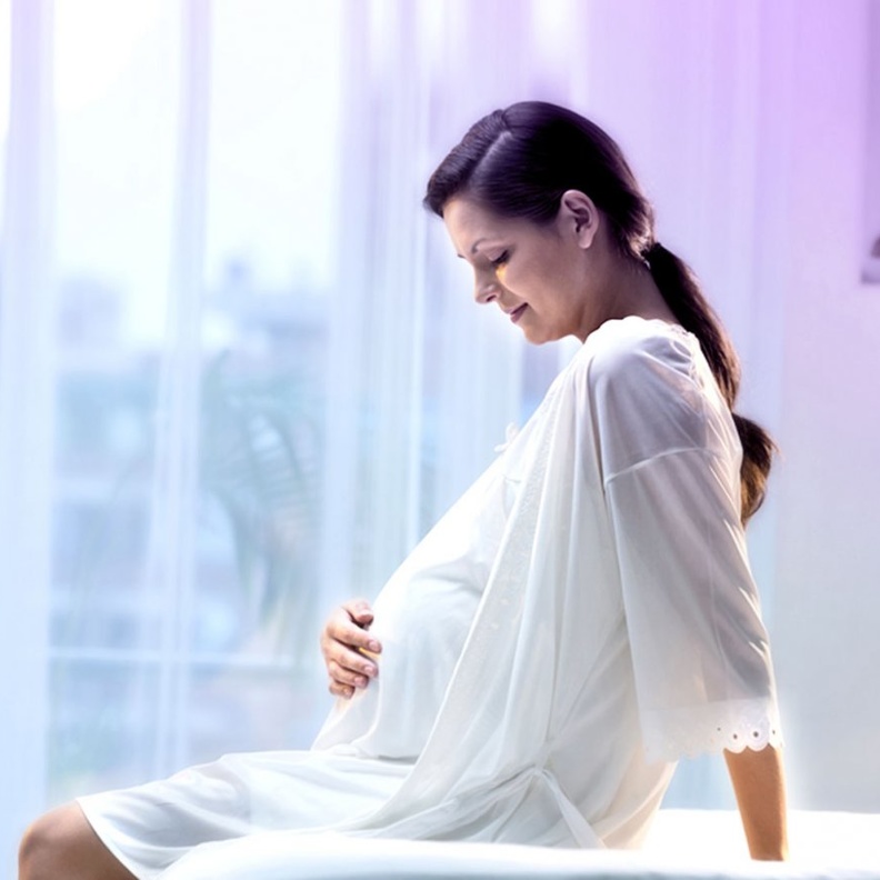 تناول الخضار والفواكه مهمة للحفاظ على صحة الشعر والبشرة خلال الحمل.