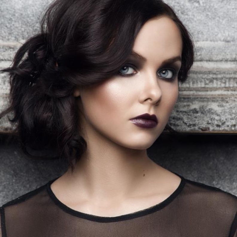 عودة الشفاه الداكنة إلى الواجهة