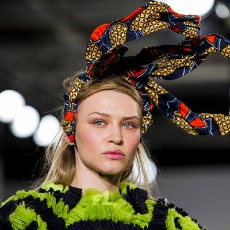 هل يمكنك ارتداء قطعة الأكسسوار الغريبة هذه؟ عموما هذا نتاج المبدعين في GRADUATE FASHION WEEK 2014