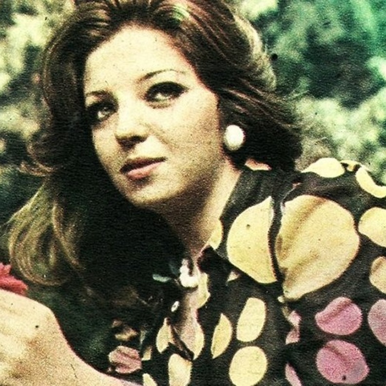 اعتزلت في بداية التسعينات وارتدت الحجاب