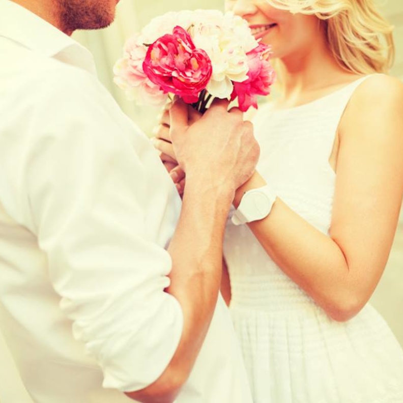 من يشعر بالحب أولا الرجل أم المرأة؟