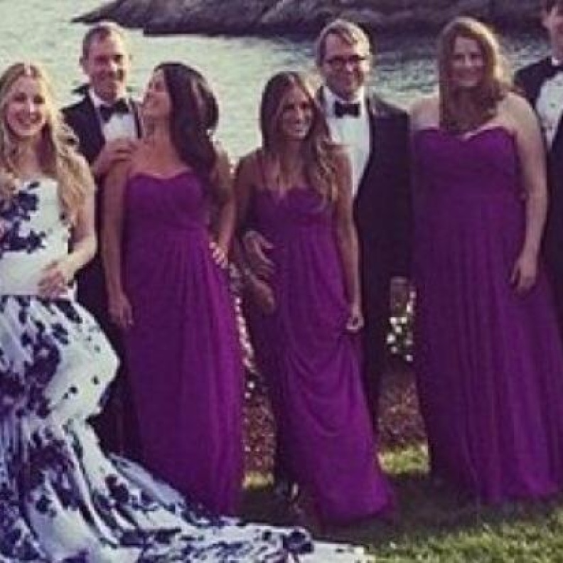 سارة جيسيكا باركر تصف مع الإشبينات في حفل زفاف مساعدتها السابقة! ما أروعها من رئيسة عمل ..